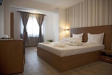 Фото номера Двухместный номер с 1 кроватью Отель Hotel Nova Bital г. Popeşti-Leordeni 13