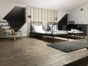 Фото номера Трехместный номер Отель Hotel Nova Bital г. Popeşti-Leordeni 4
