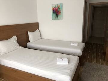 Фото номера Трехместный номер Отель Hotel Nova Bital г. Popeşti-Leordeni 3
