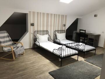 Фото номера Трехместный номер Отель Hotel Nova Bital г. Popeşti-Leordeni 5