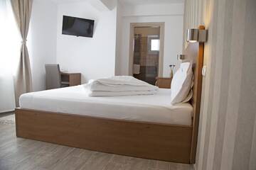 Фото номера Двухместный номер с 1 кроватью Отель Hotel Nova Bital г. Popeşti-Leordeni 16
