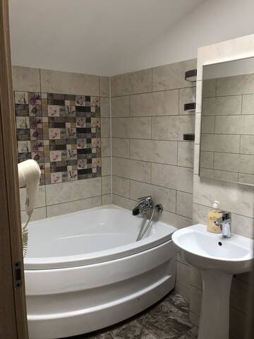 Фото номера Трехместный номер Отель Hotel Nova Bital г. Popeşti-Leordeni 6
