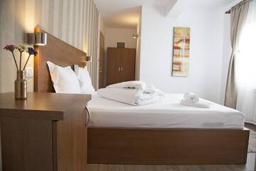 Фото номера Двухместный номер с 1 кроватью Отель Hotel Nova Bital г. Popeşti-Leordeni 17